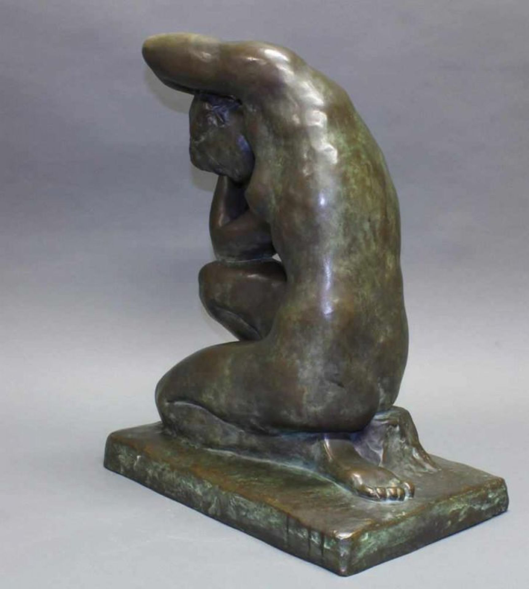 Bronze, "Der Abend", seitlich monogrammiert FK (ligiert), 46.5 cm hoch. Provenienz: erworben - Image 5 of 8