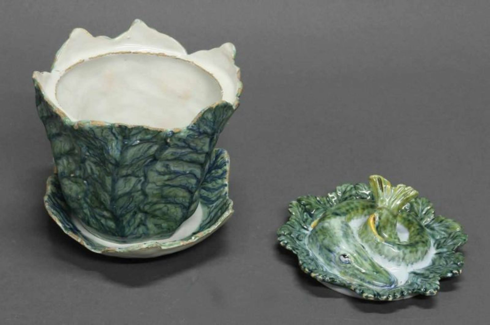 Snoekpotje mit Unterteller, Fayence, Delft, 1759-1782, De Twee Scheepjes, Unterteller mit blauer - Image 2 of 3