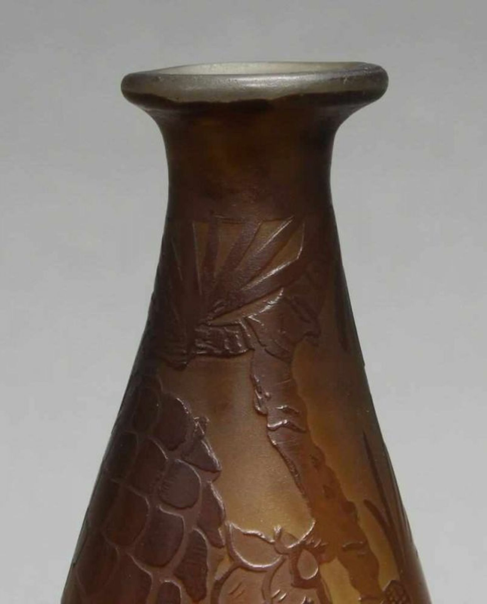 Vase, Emile Gallé, um 1920, Glas, brauner Überfangdekor mit Zweigen der Zwirbelkiefer auf - Image 3 of 4