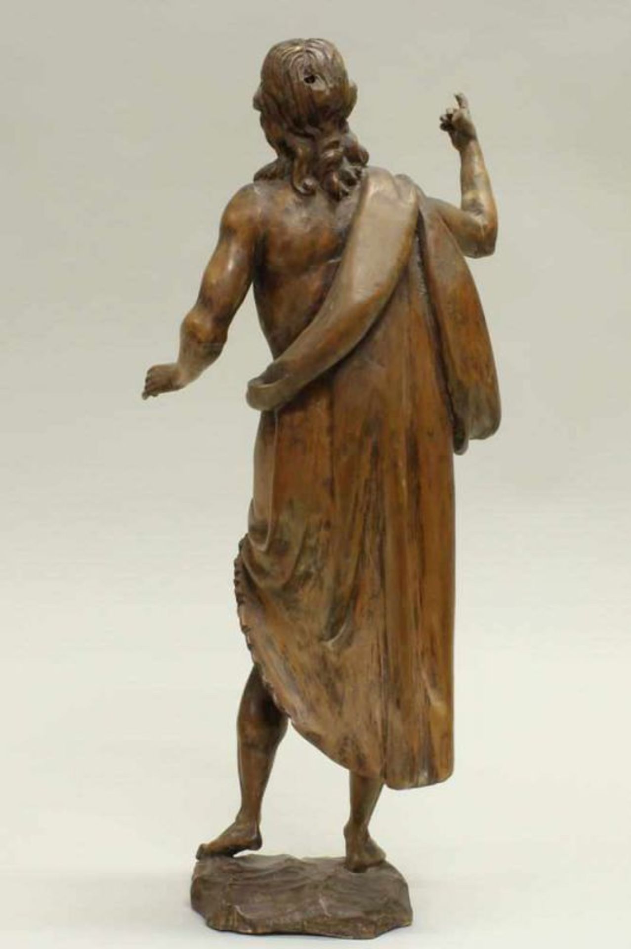 Skulptur, Holz geschnitzt, "Christus der Auferstandene", 17. Jh., abgelaugt, 41 cm hoch, 2 Finger - Image 4 of 6
