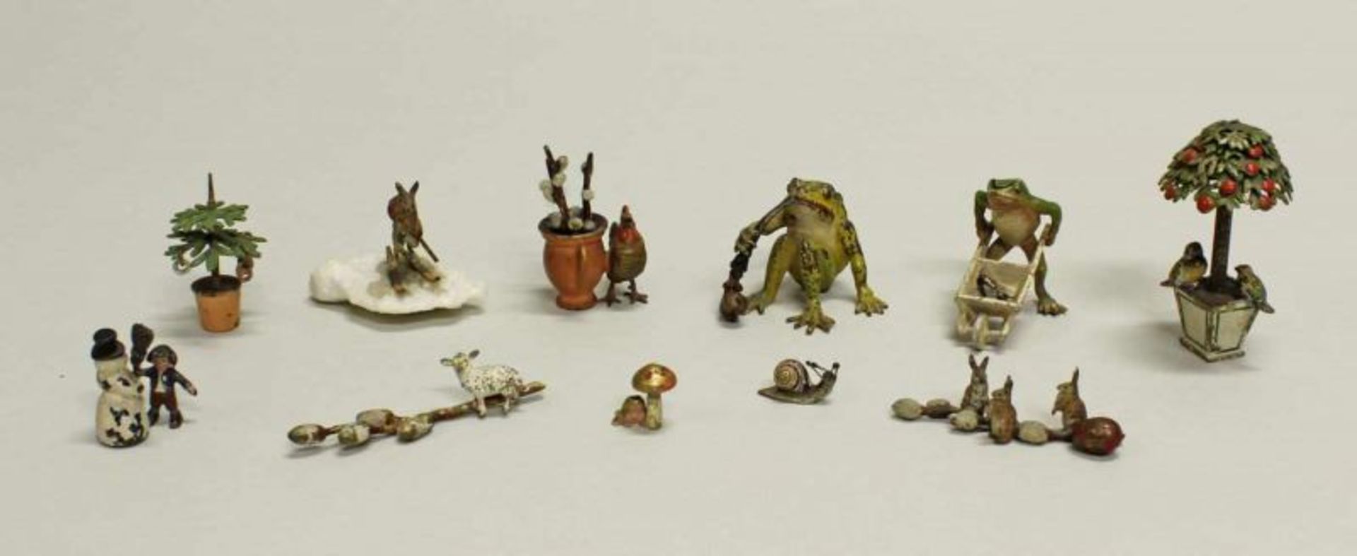 11 Miniaturfiguren, "Frösche, Tiere, Ostern, Winter", Wiener Bronze, polychrom, 0.8-5.2 cm hoch,