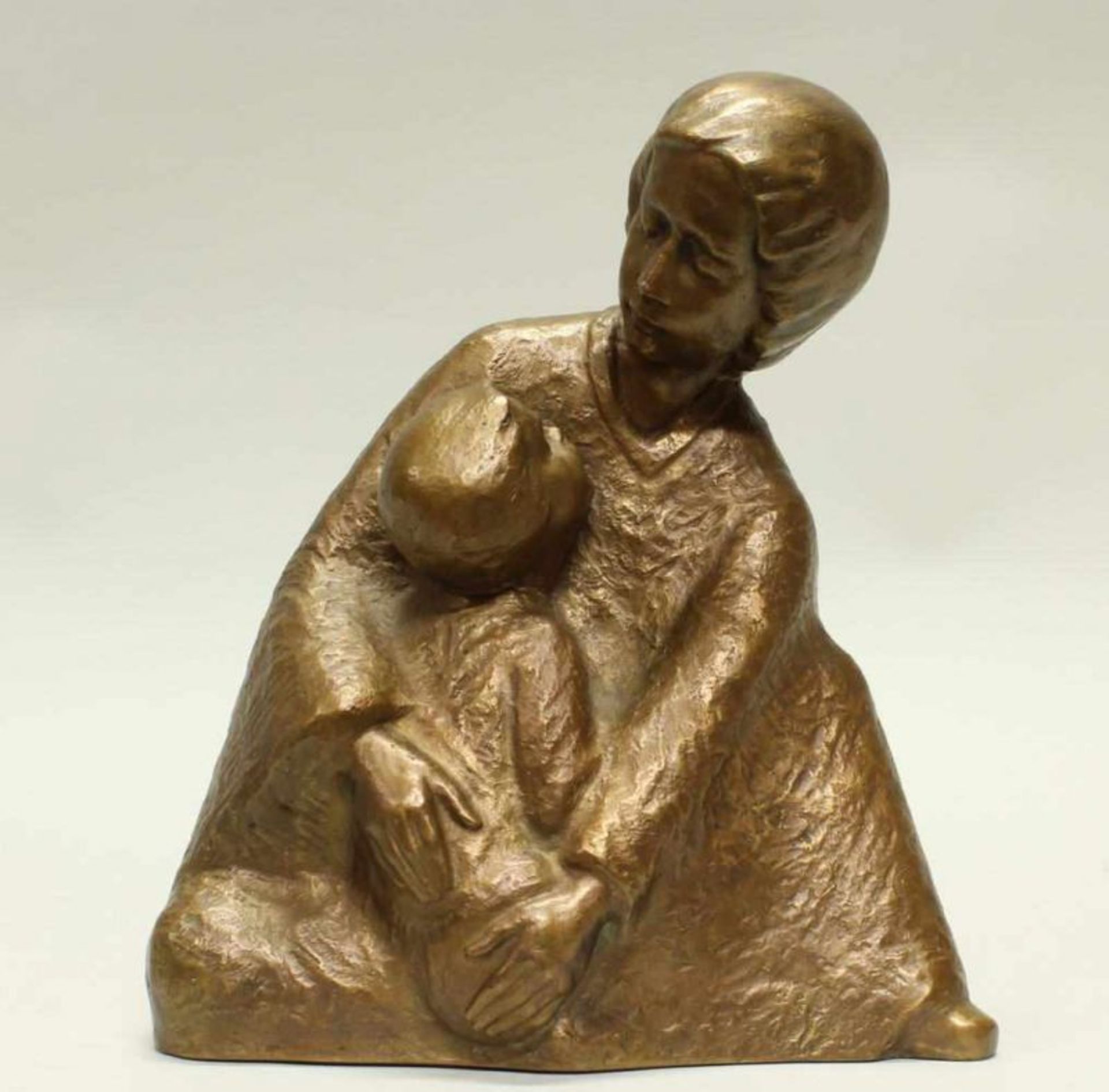 Bronze, gold patiniert, "Geborgenheit", Mutter mit Kind, bezeichnet F. Gerz 2000, nummeriert 015,