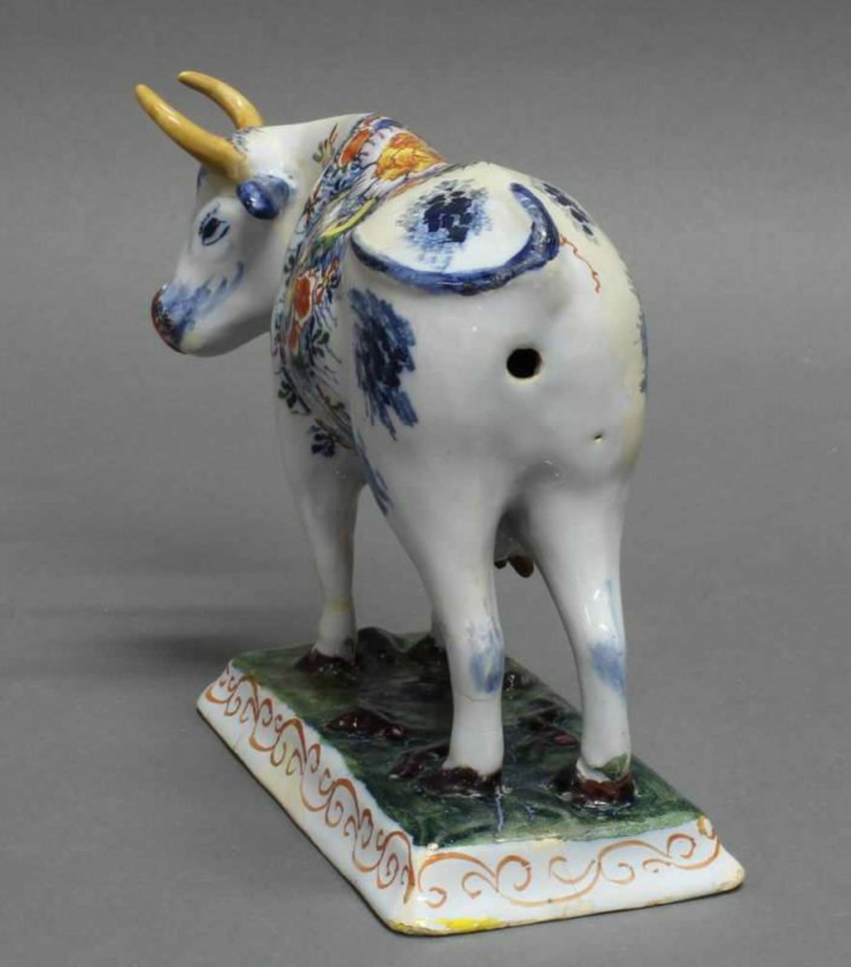 Fayencefigur, "Kuh", Delft, 19. Jh., Pseudo-Marke JdW, polychrom, 16 cm hoch, restauriert 20.00 % - Image 4 of 5