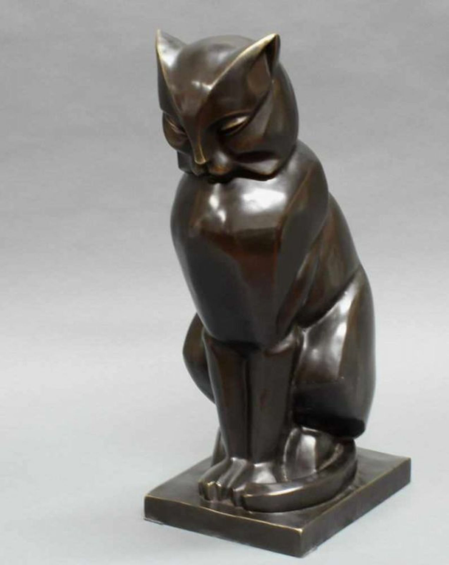 Bronze, dunkel patiniert, "Katze", neuzeitlich, 46 cm hoch 20.00 % buyer's premium on the hammer