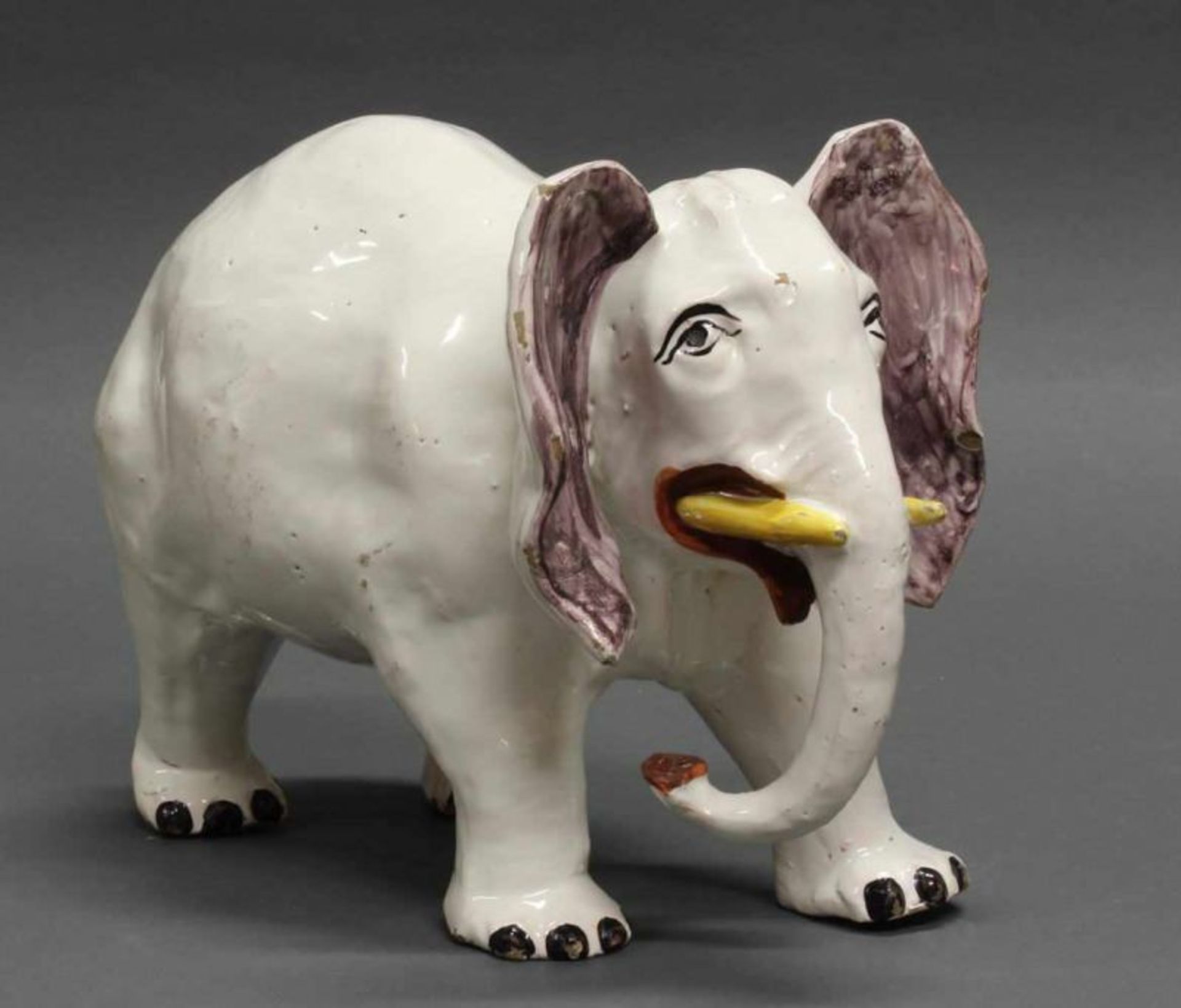 Fayencefigur, "Elefant", Frankreich, Desvres, um 1900, ligiert gemarkt JH, weiß glasiert,