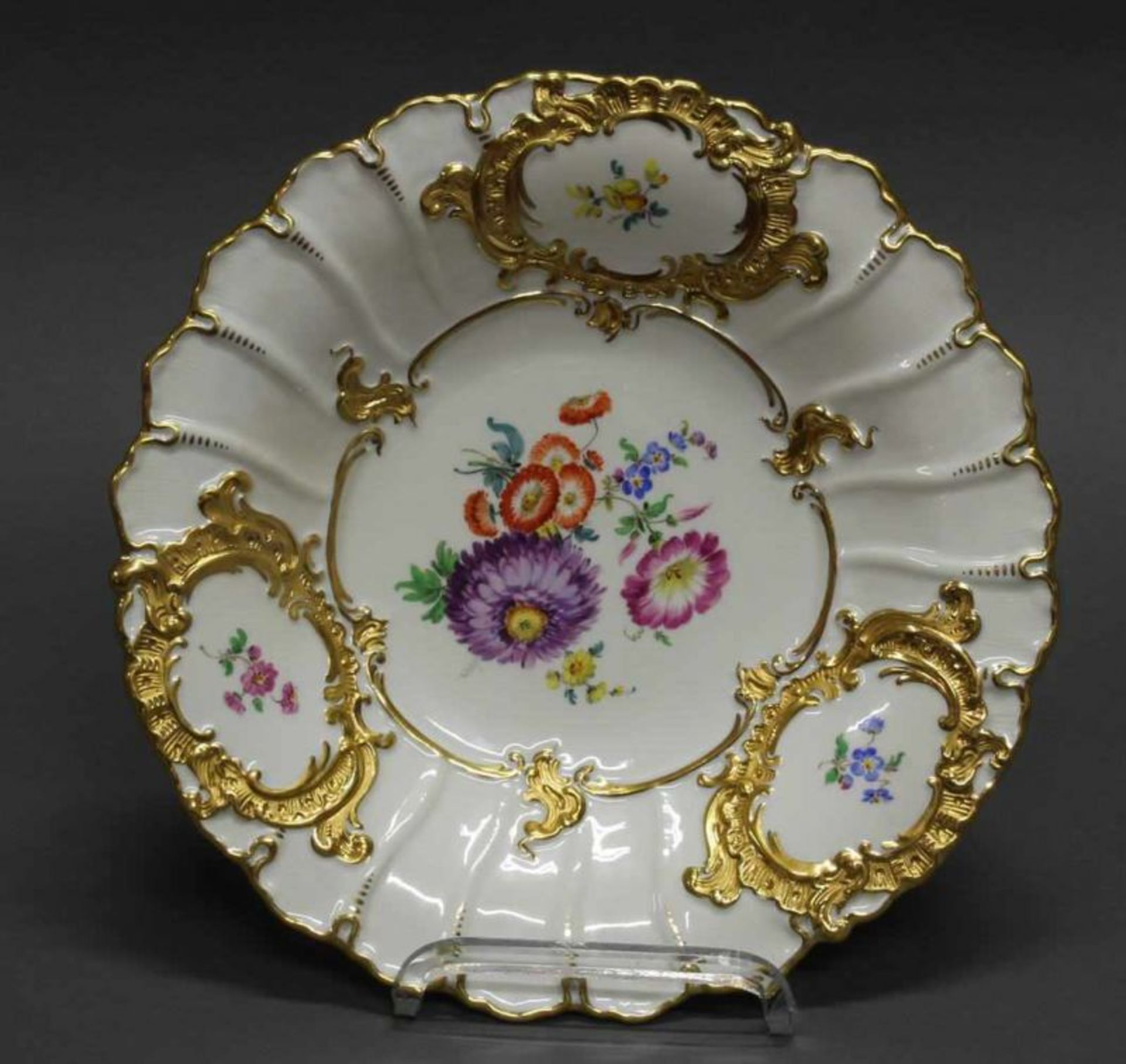 Prunkschale, Meissen, Schwertermarke, 1924-1934, 1. Wahl, gelappte Fahne, reliefierte Reserven in