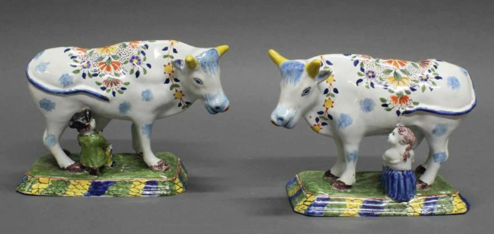 Paar Fayencefiguren, "Kühe beim Melken", Delft, 2. Hälfte 19. Jh., blau gemarkt EK, polychrom, 15 cm