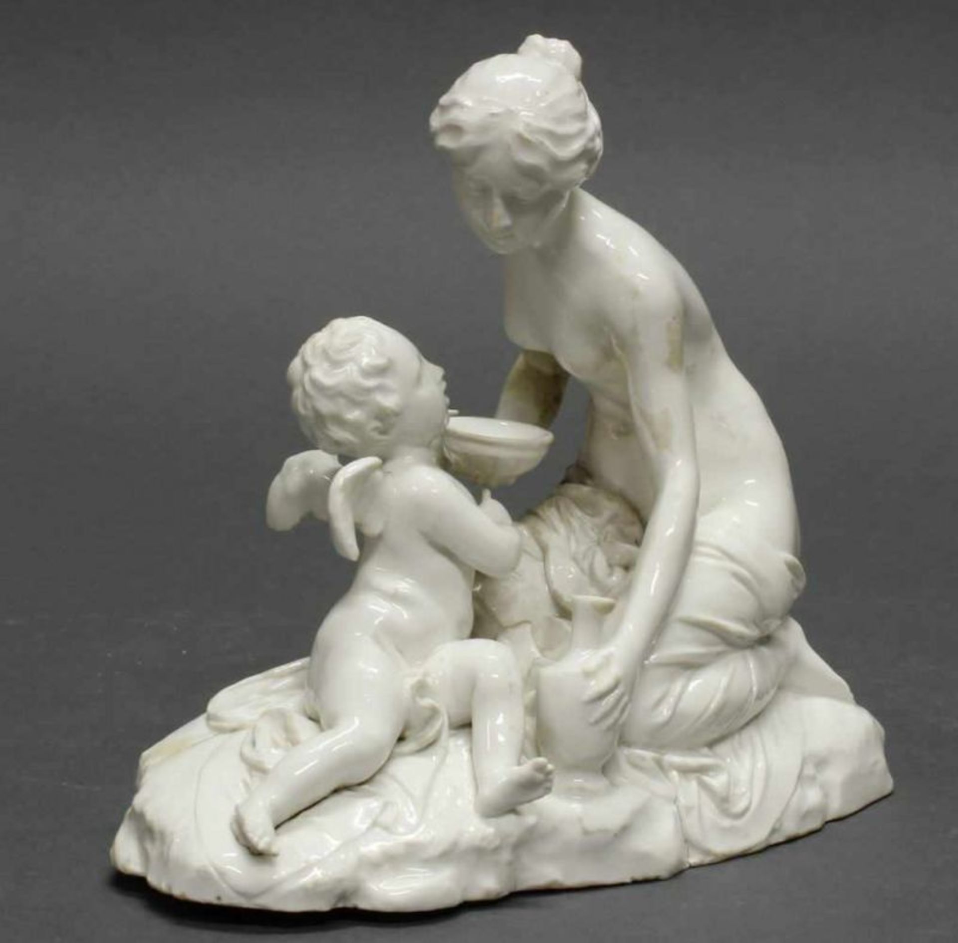 Porzellangruppe, "Hebe und Cupido", Höchst, um 1775-1796, Ritzmarken N 97 und ligiertes MH,