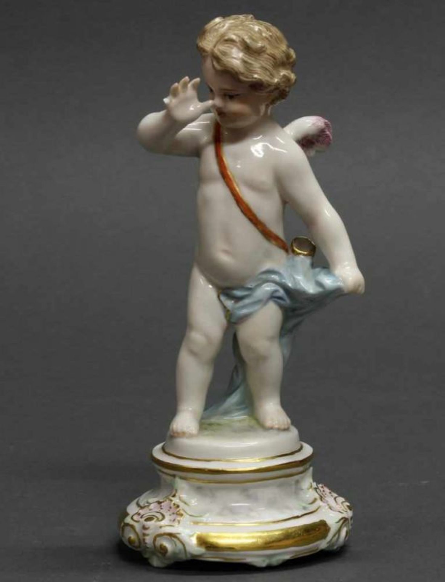 Porzellanfigur, "Amor, eine Nase drehend", Meissen, 1850-1924, 1. Wahl, Modellnummer M 101,