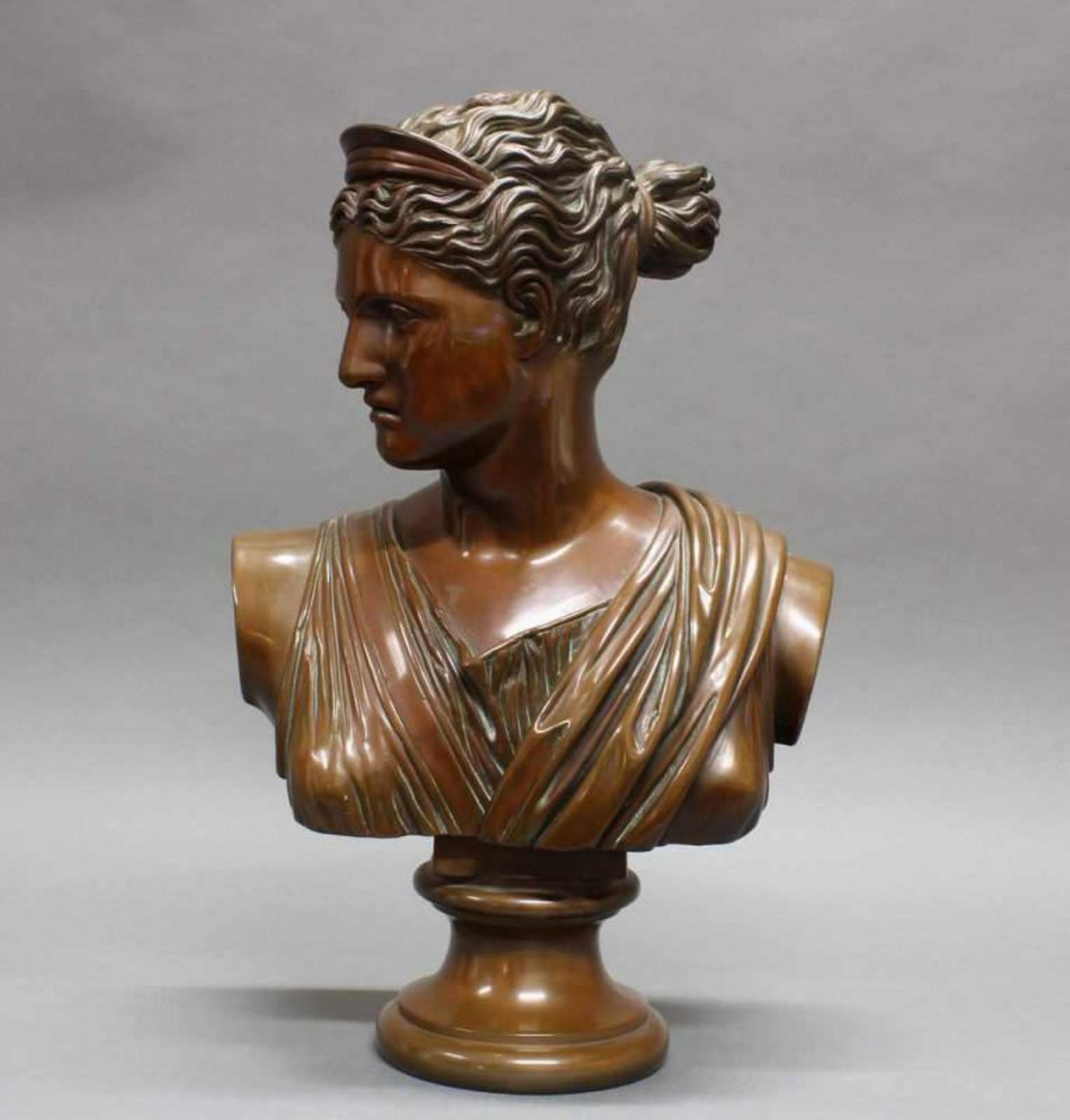 2 Terracottabüsten, bronziert, "Diana", "Apoll", nach antiken Vorbildern, 19./20. Jh., je 54 cm hoch - Image 2 of 8