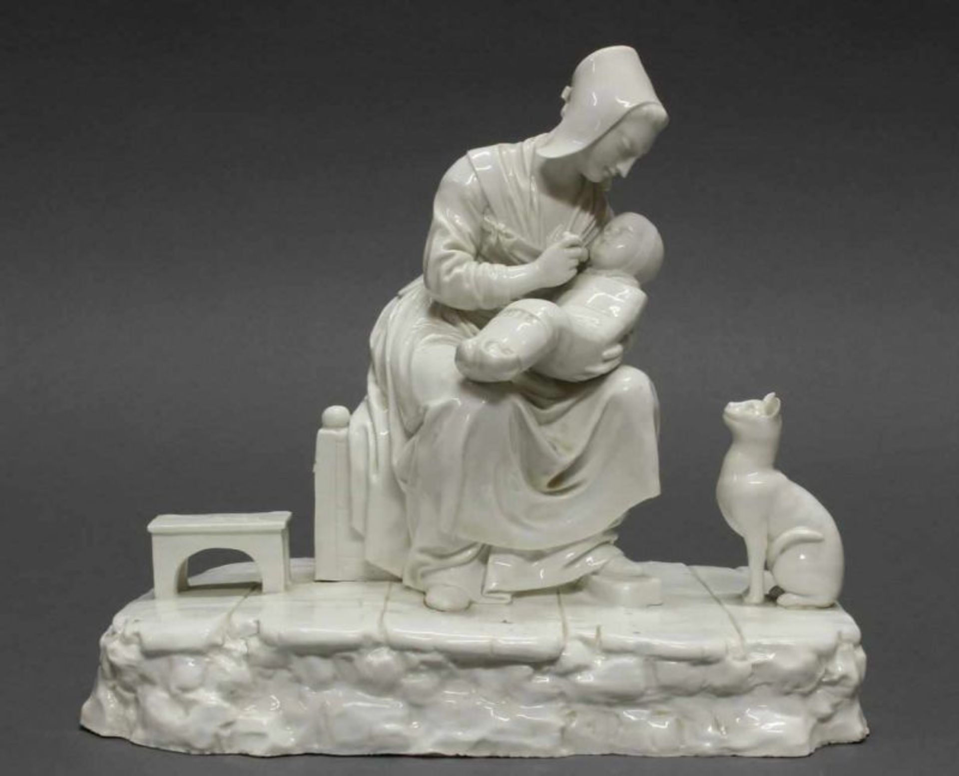 Porzellangruppe, "Mutter mit Wickelkind und Katze", Höchst, 1763-1796, Ritzmarke, Weißporzellan,