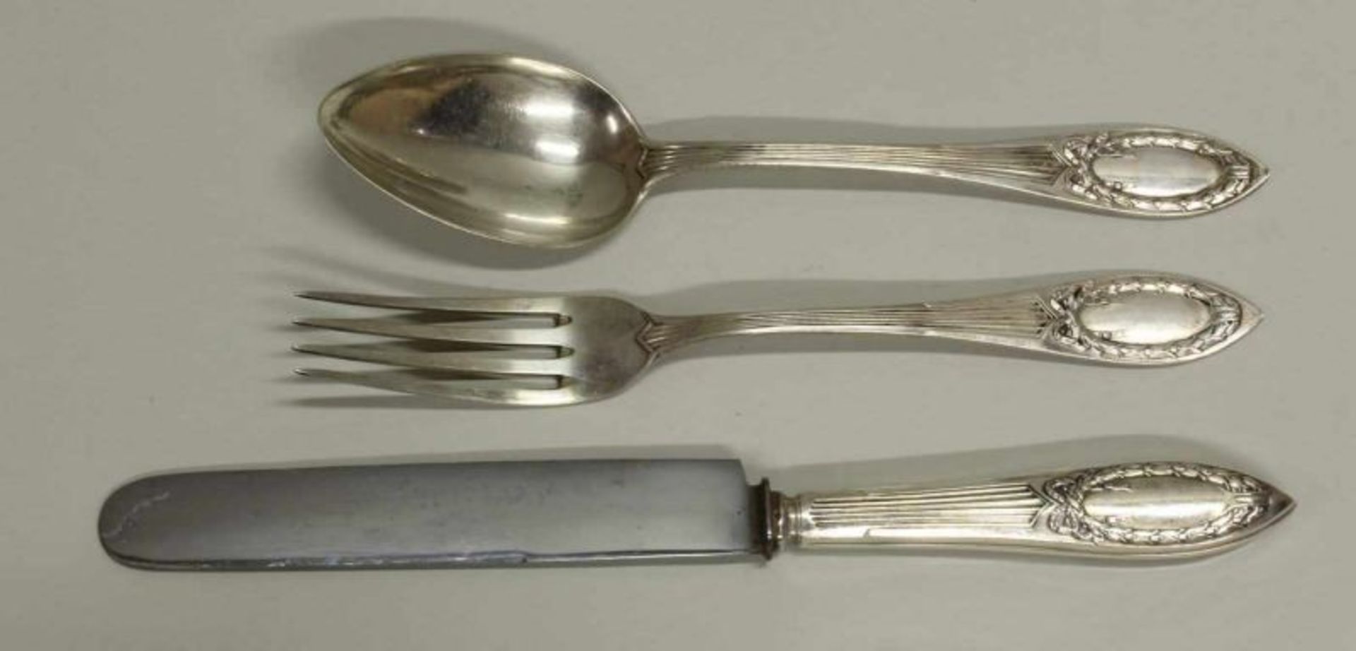 Besteck, Silber 800, Bruckmann, Modell 370/3701 Lorberkranz, 12 Gabeln, 12 Esslöffel, 9 - Image 2 of 3