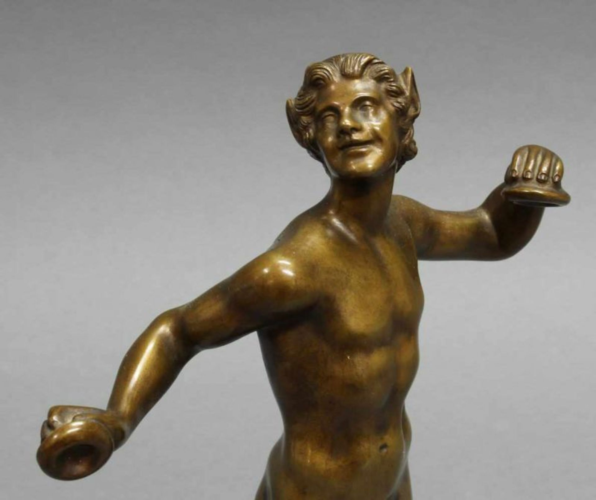 Bronze, "Faun mit Zimbeln", 25.5 cm hoch 20.00 % buyer's premium on the hammer price 19.00 % VAT - Image 3 of 4