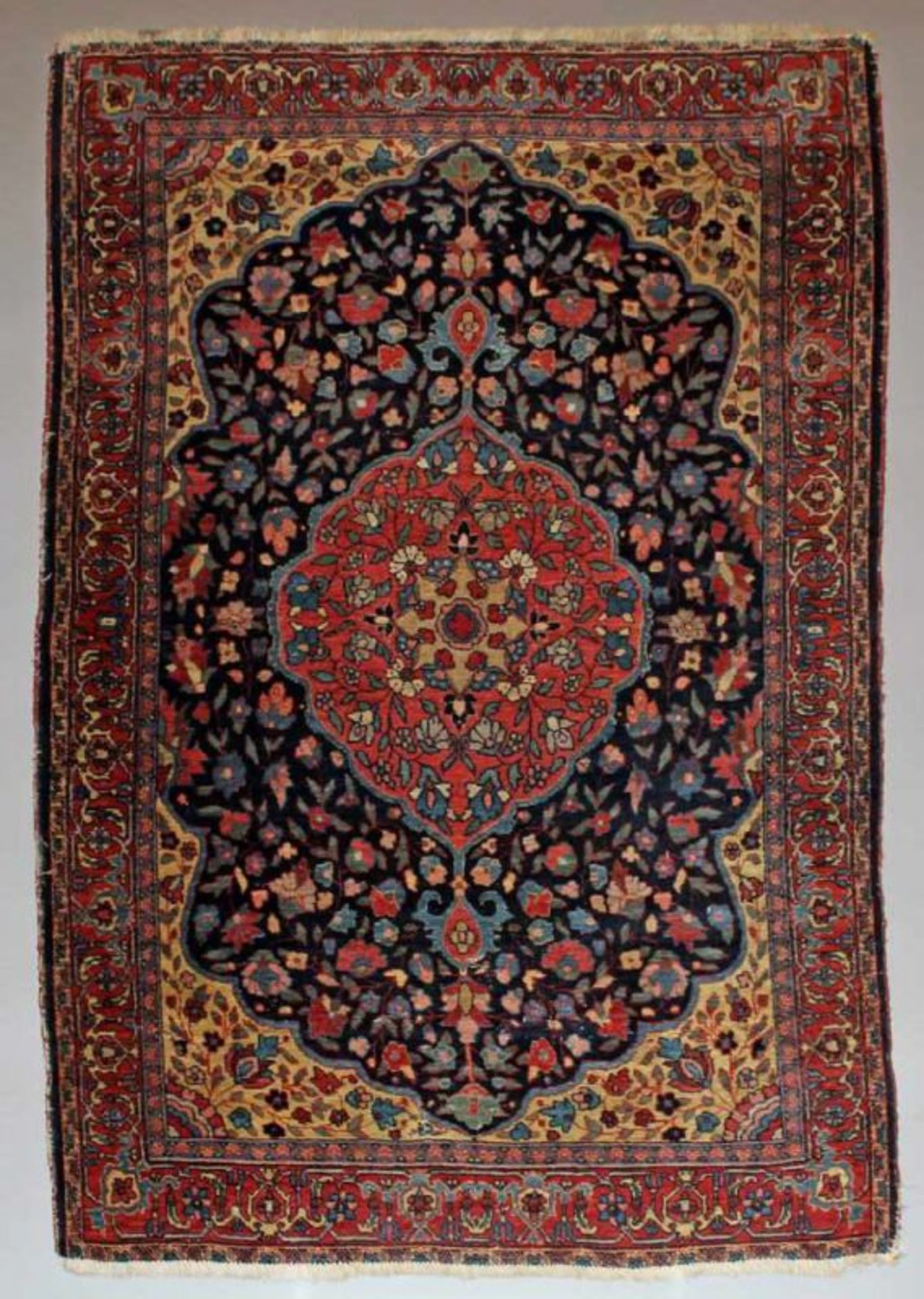 Sarough, Persien, älter, ca. 1.83 x 1.26 m, leicht gekürzt, kleine Beschädigungen 20.00 % buyer's