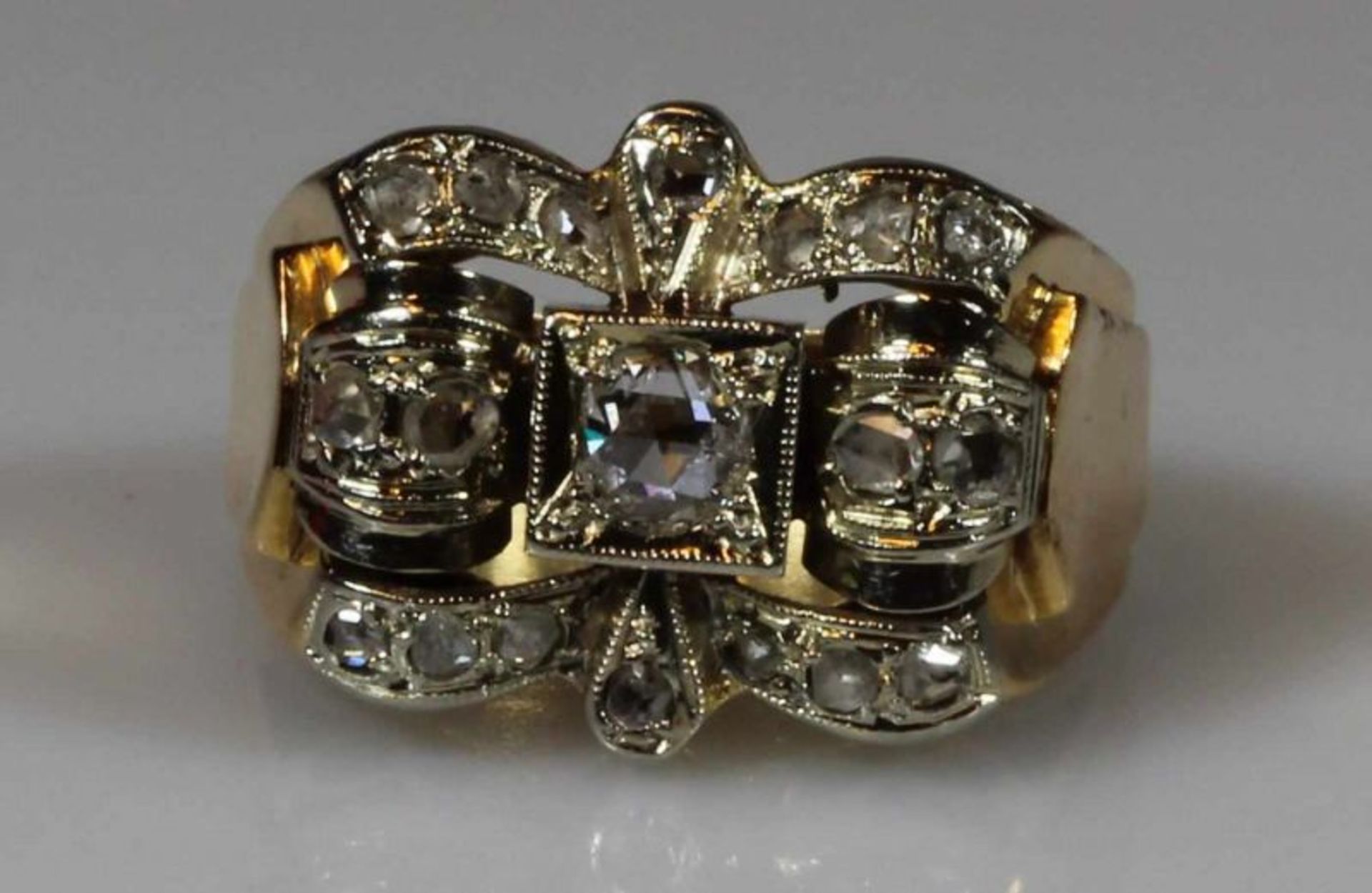 Ring, um 1920/30, Art Deco, RG 750, teils weiß belötet, 1 Diamant-Rose ca. 0.15 ct., etwa fw/lpr.,