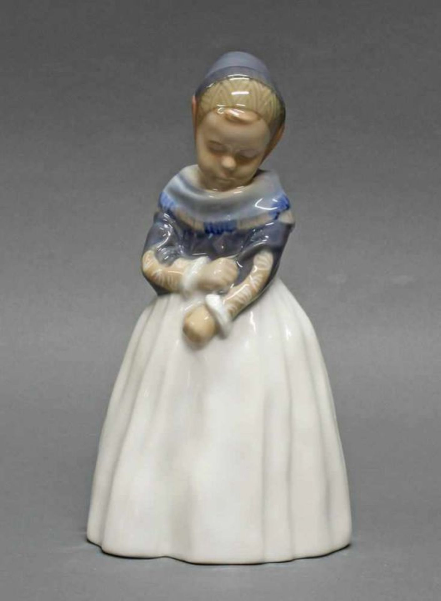 Porzellanfigur, "Amagermädchen", Royal Kopenhagen, Modellnummer 1251, polychrom, Modellentwurf von