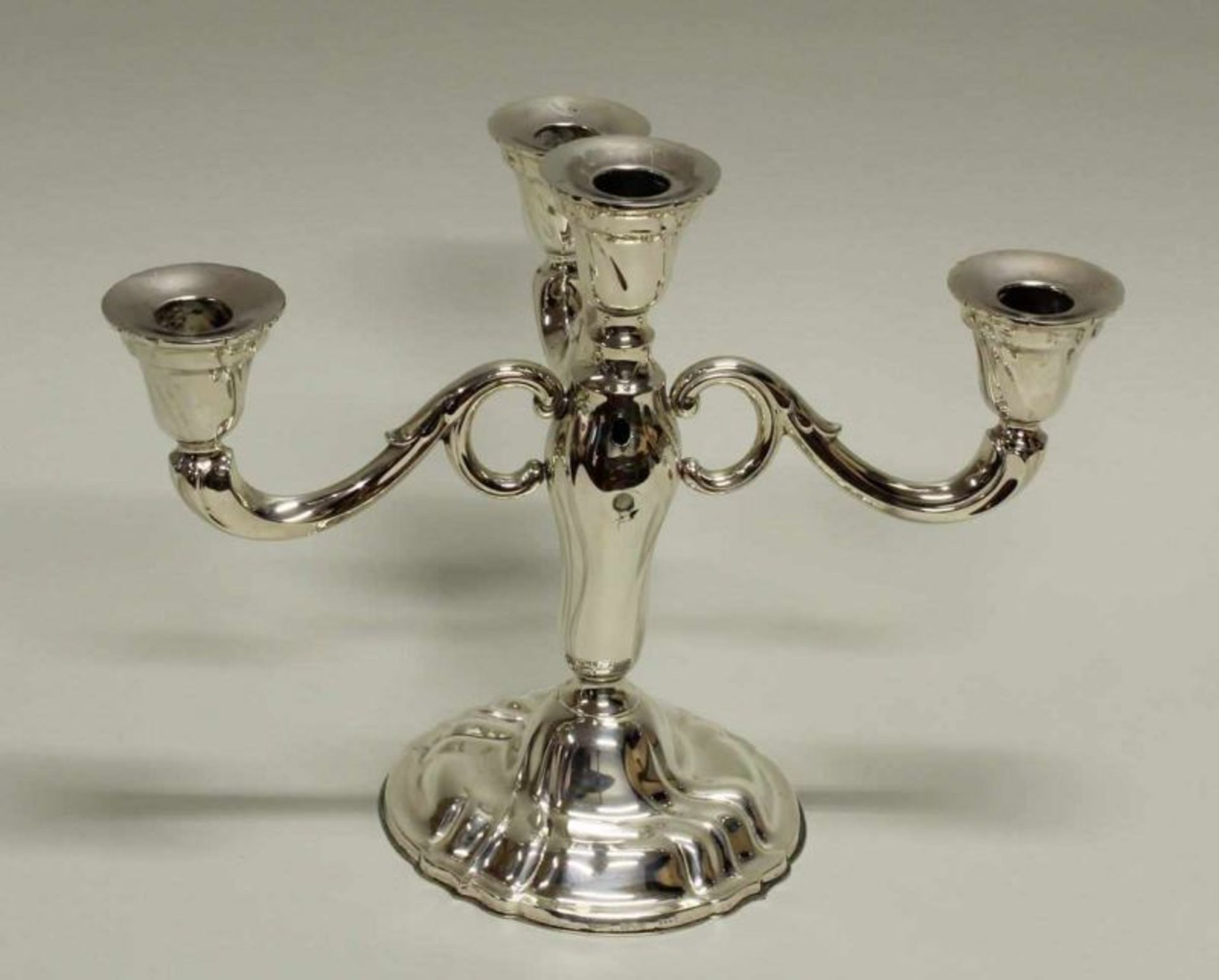 Kerzenleuchter, Silber 835, Wilkens, Barockform, mit vier Kerzentüllen, Boden verschraubt, 24.8 cm - Image 3 of 3