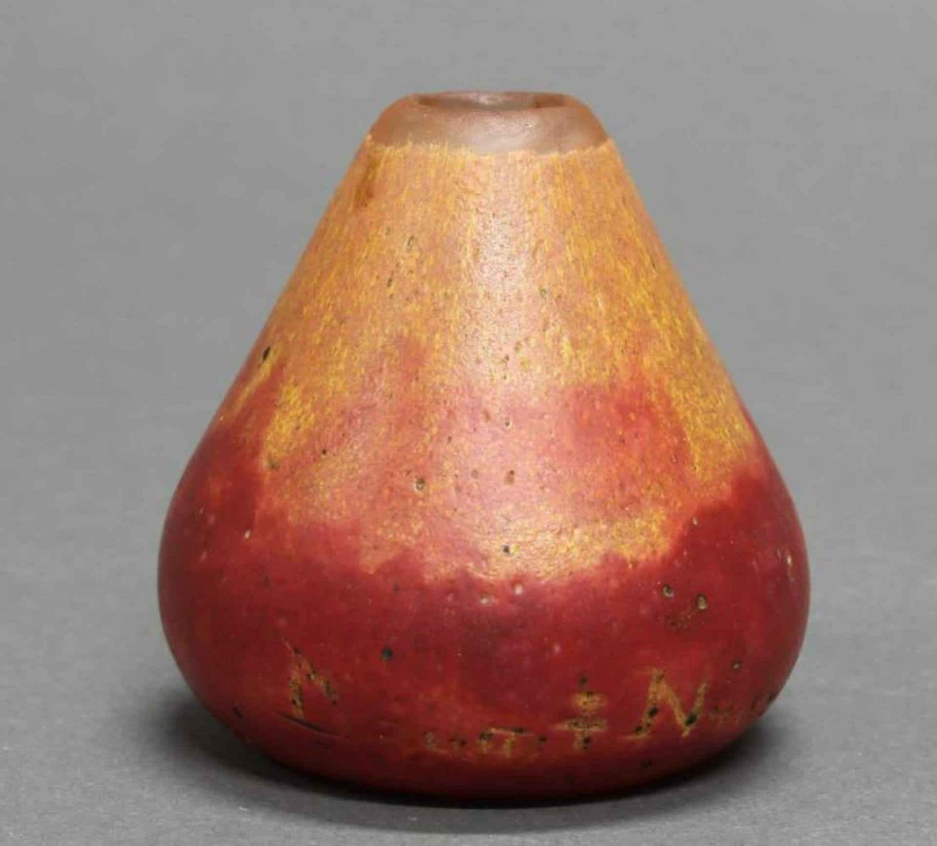 Vase, Daum, um 1910, wohl fragmentarisch, Glas, rot-oranger Überfangdekor, kegelförmig, signiert