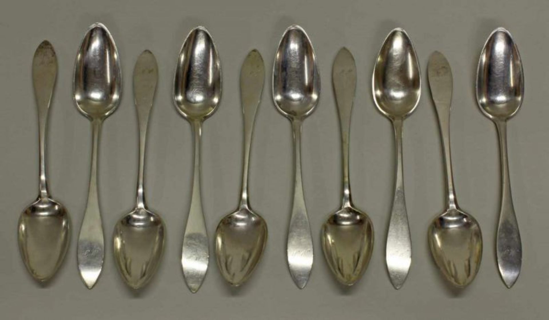 10 Esslöffel, Silber 12-lötig, Meistermarke Kretzer, spitzovale Laffen, Griffe je mit Monogramm M.