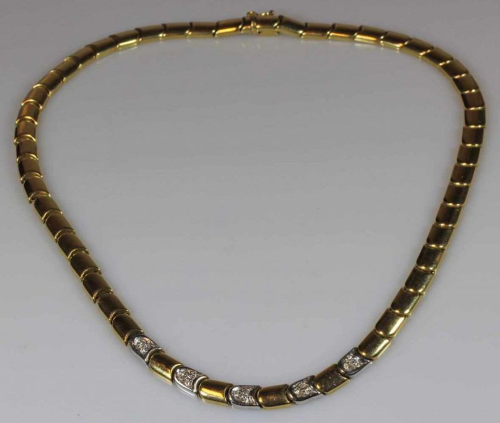 Halskette, WG/GG 750, 5 Elemente mit kleinem Diamant-Besatz, 44 cm lang, 36 g 20.00 % buyer's