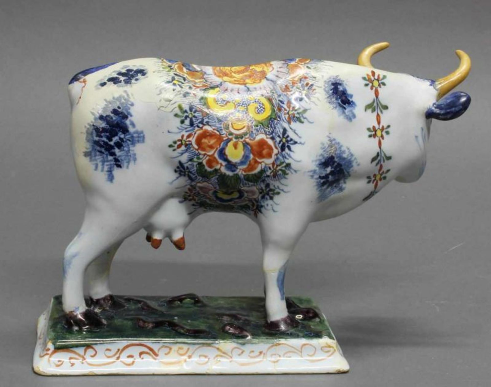 Fayencefigur, "Kuh", Delft, 19. Jh., Pseudo-Marke JdW, polychrom, 16 cm hoch, restauriert 20.00 % - Image 3 of 5