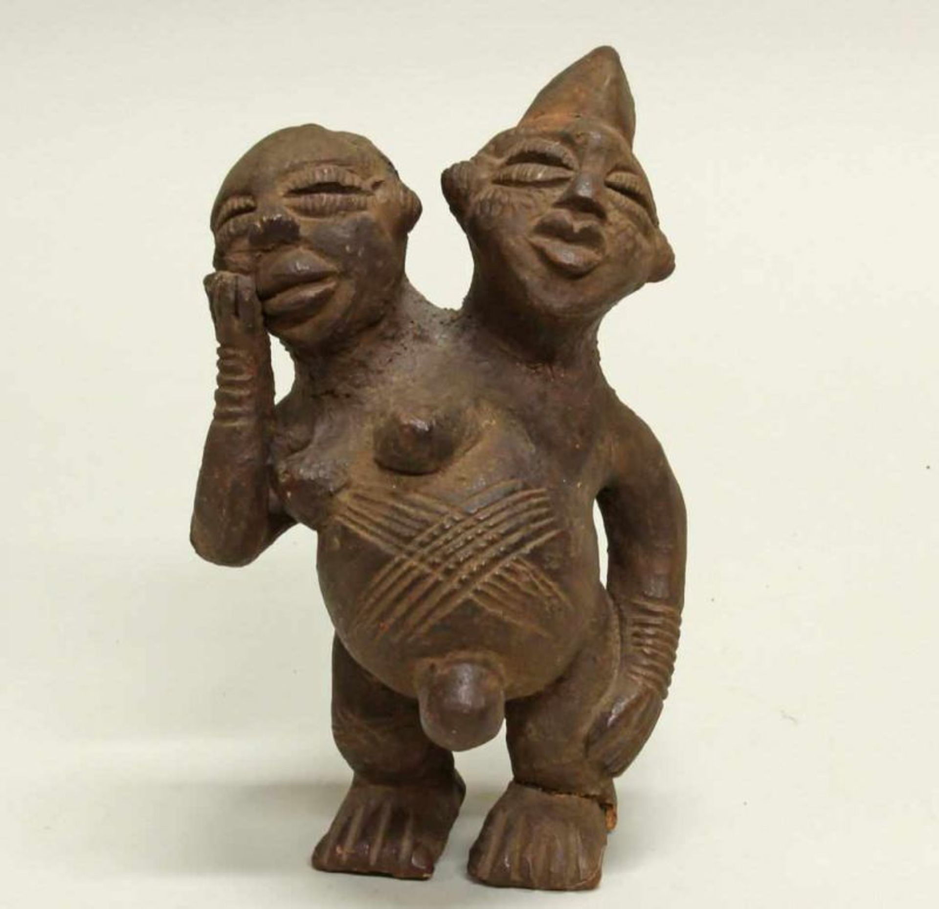 Skulptur, Kultobjekt, Mangbetu, Kongo, Afrika, Ton, 19 cm hoch, ein Fuß und Köpfe geklebt 20.00 %