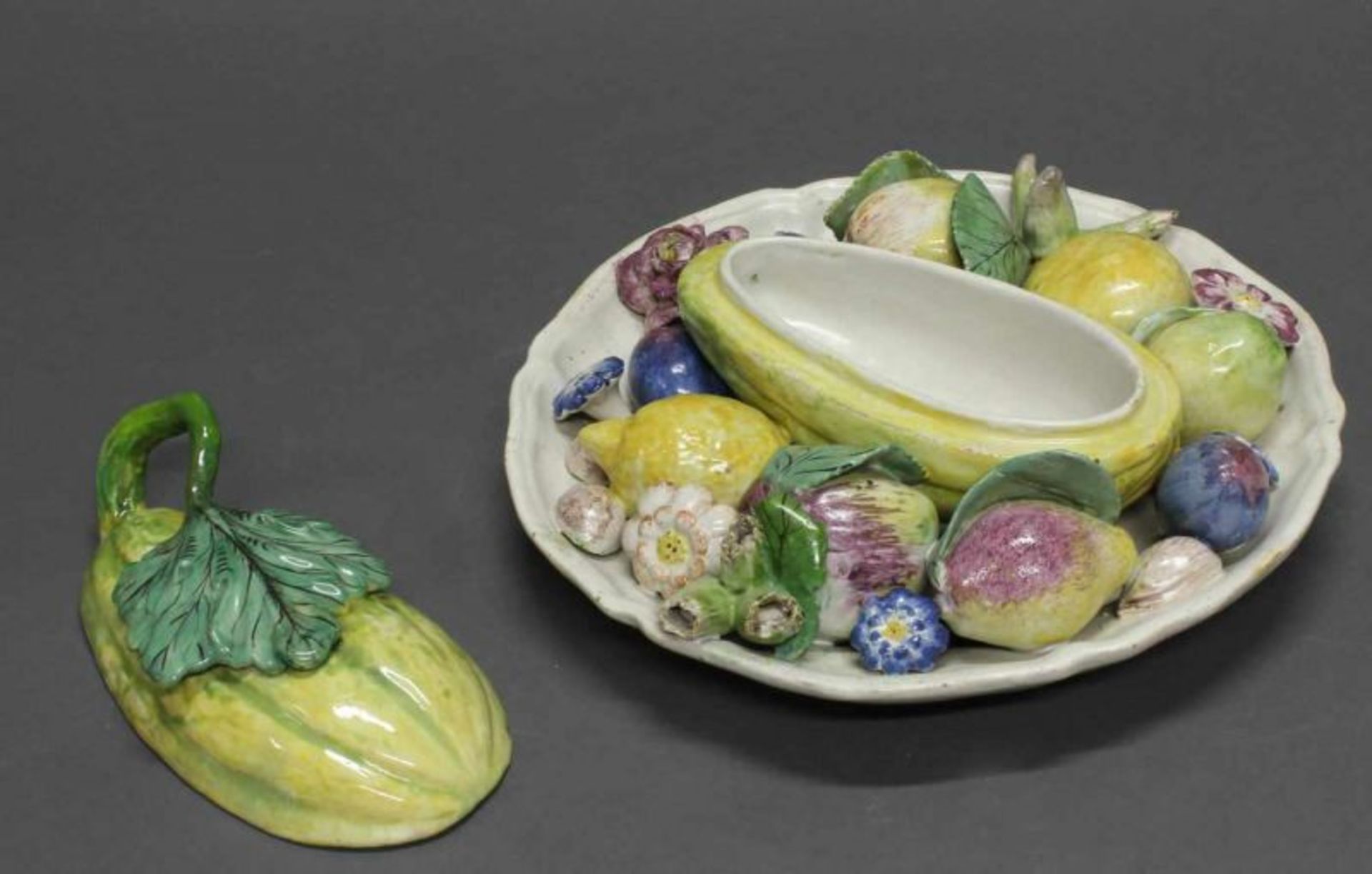 Schaugericht, "Melone mit Früchten", Fayence, Braunschweig, um 1756-1773, blaue Marke B/6, - Image 2 of 3