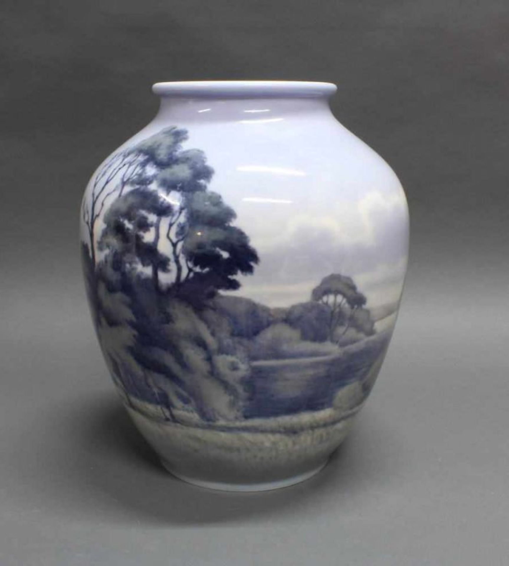 Vase, "Landschaft", Royal Kopenhagen, Blaumarke Wellen unter Krone, datiert 16 I 1924, signiert N.M.