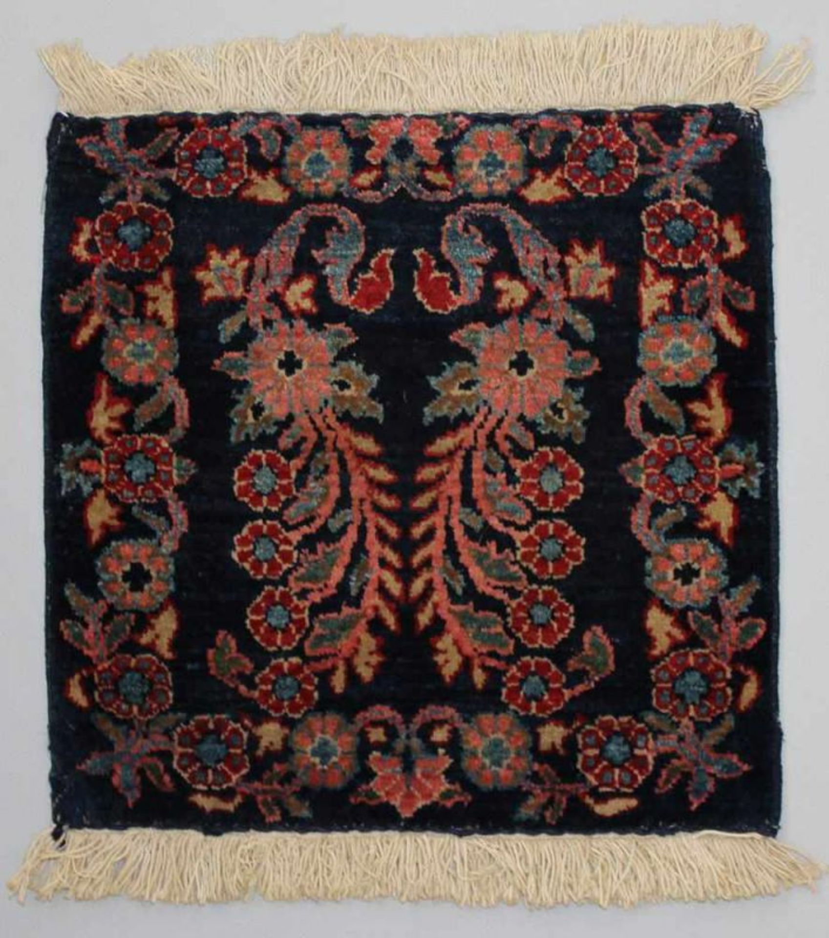 Pushti, Persien, 0.35 x 0.35 m 20.00 % buyer's premium on the hammer price 19.00 % VAT on buyer's