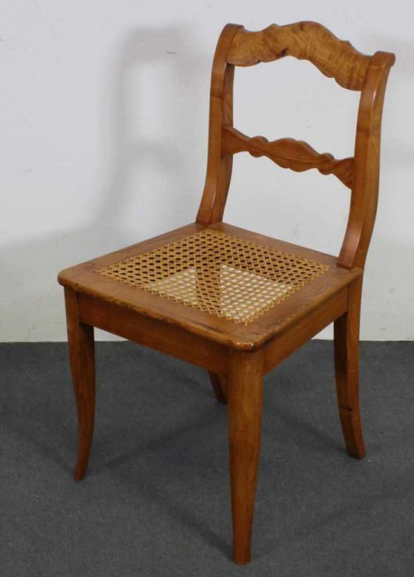 Paar Stühle, Biedermeier, um 1840, Esche, Sitz Rohrgeflecht 20.00 % buyer's premium on the hammer - Image 2 of 2