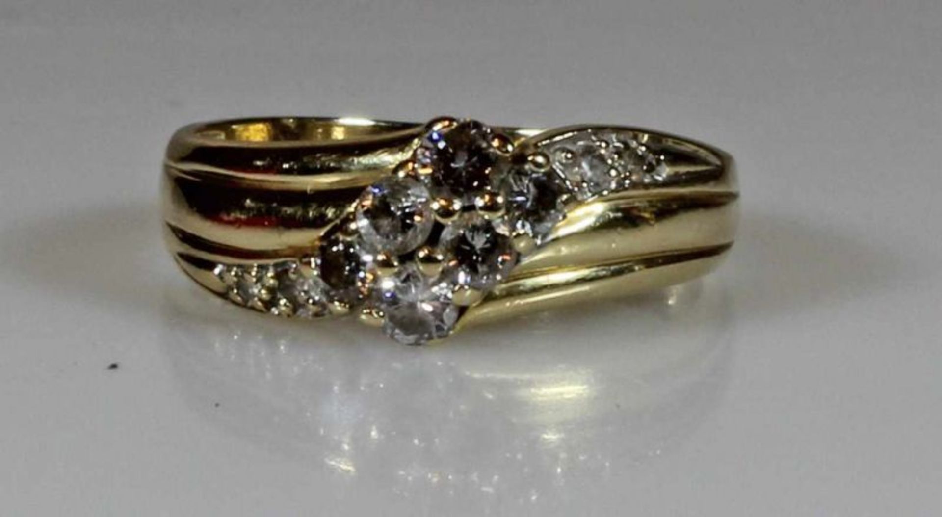 Ring, GG 585, 10 Brillanten zus. ca. 0.50 ct., 2.5 g, RM 17 20.00 % buyer's premium on the hammer