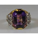 Ring, WG/GG 585, 1 facettierter Amethyst, 6 Brillanten zus. ca. 0.30 ct., 13 g, RM 19.5 20.00 %