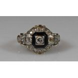 Ring, um 1920/30, Art Deco, GG 585, teils weiß belötet, 3 Diamanten, Altschliff, 16 Besatz-