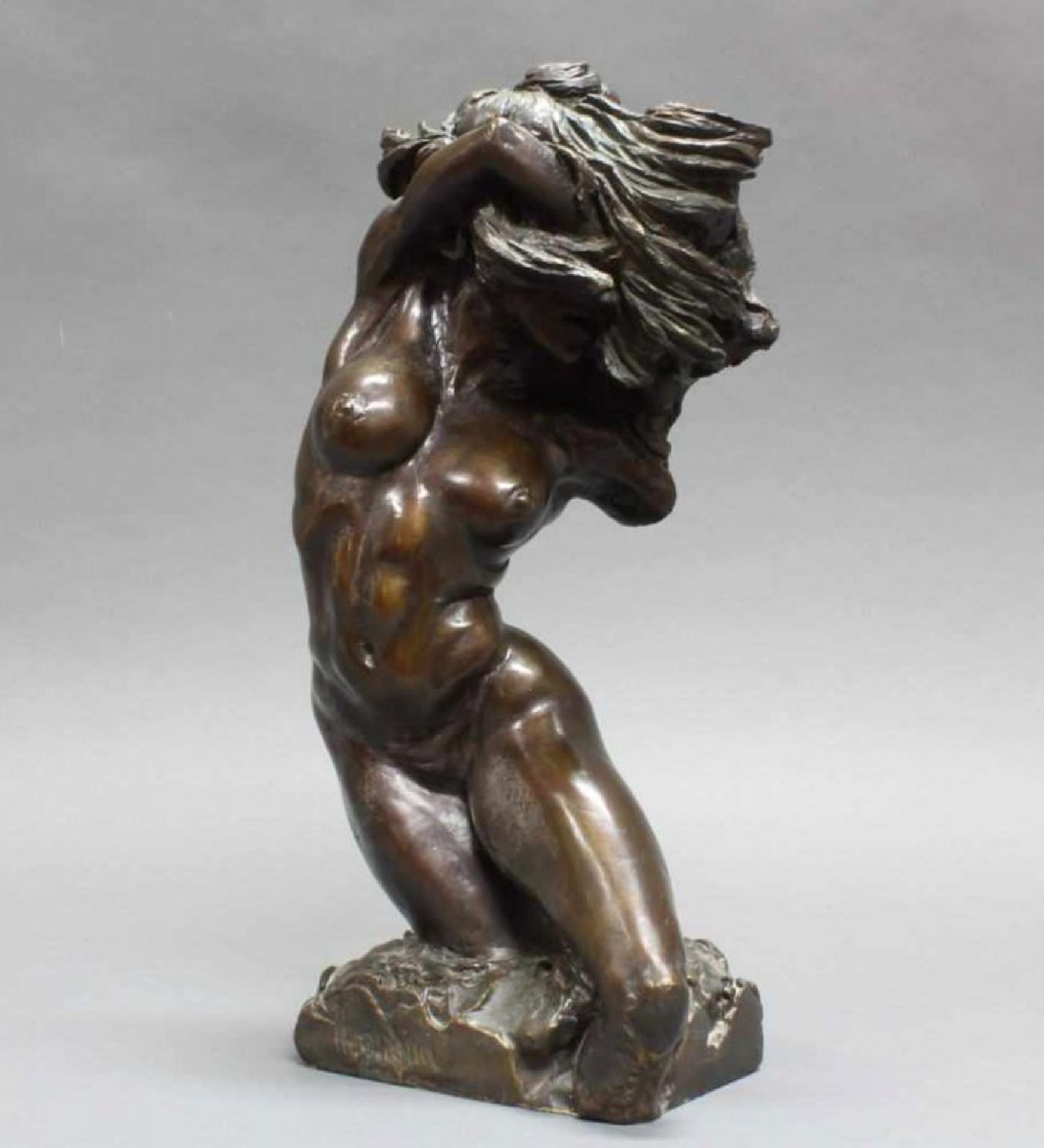 Bronze, "Nudo", bezeichnet Mongini, 42 cm hoch. Costanzo Mongini, 1918 Mailand - 1981 ebenda,