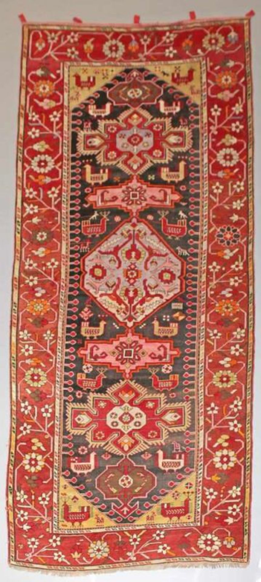 Karabagh, Kaukasus, alt, ca. 3.15 x 1.42 m, Flor teils reduziert, wenige kleine Beschädigungen am