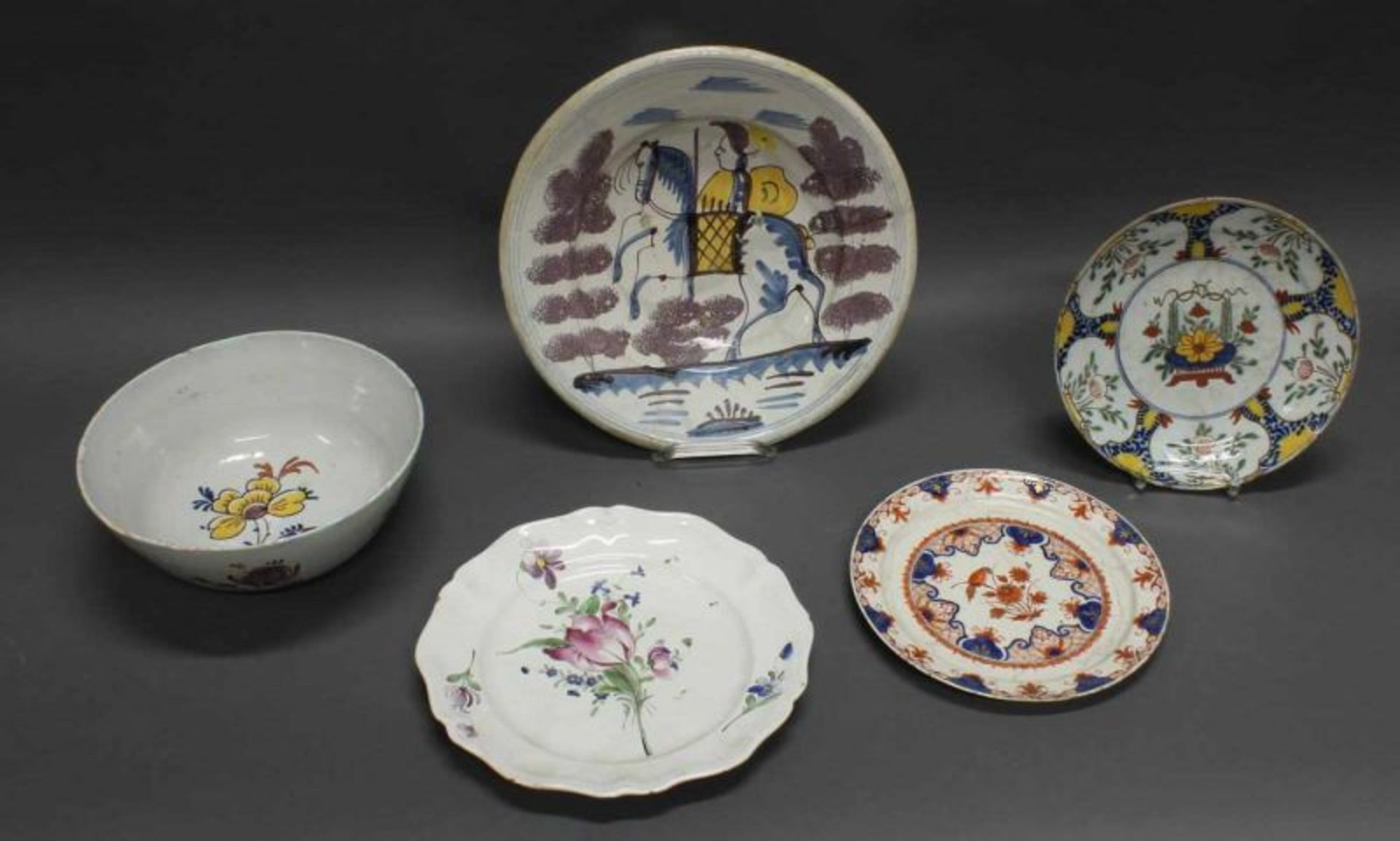 Fayenceschale, Delft, um 1760, ungemarkt, farbiger Floraldekor, 10 cm hoch, ø 23 cm, restauriert und