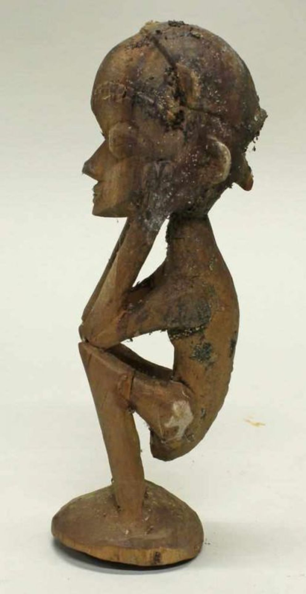 Hockende Figur, Chokwe, Zaïre, Afrika, authenisch, Holz, 16.5 cm hoch. Provenienz: Rheinische - Image 2 of 4