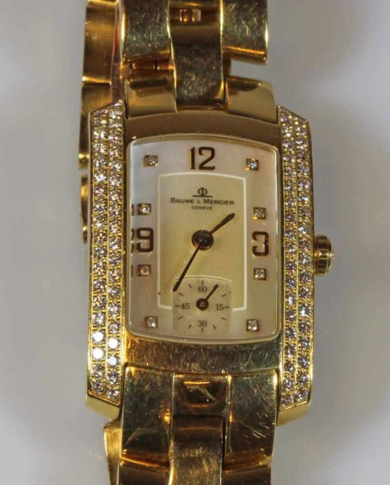 Damenarmbanduhr, Baume & Mercier, Modell Hampton, Werk-Nr. 3258322, Quarzwerk, GG 750, Lünette