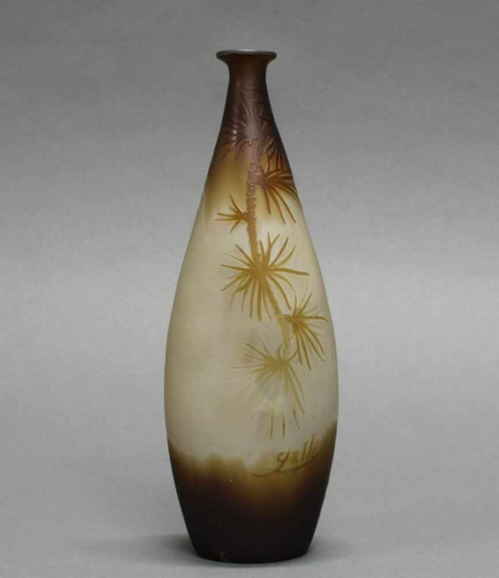 Vase, Emile Gallé, um 1920, Glas, brauner Überfangdekor mit Zweigen der Zwirbelkiefer auf