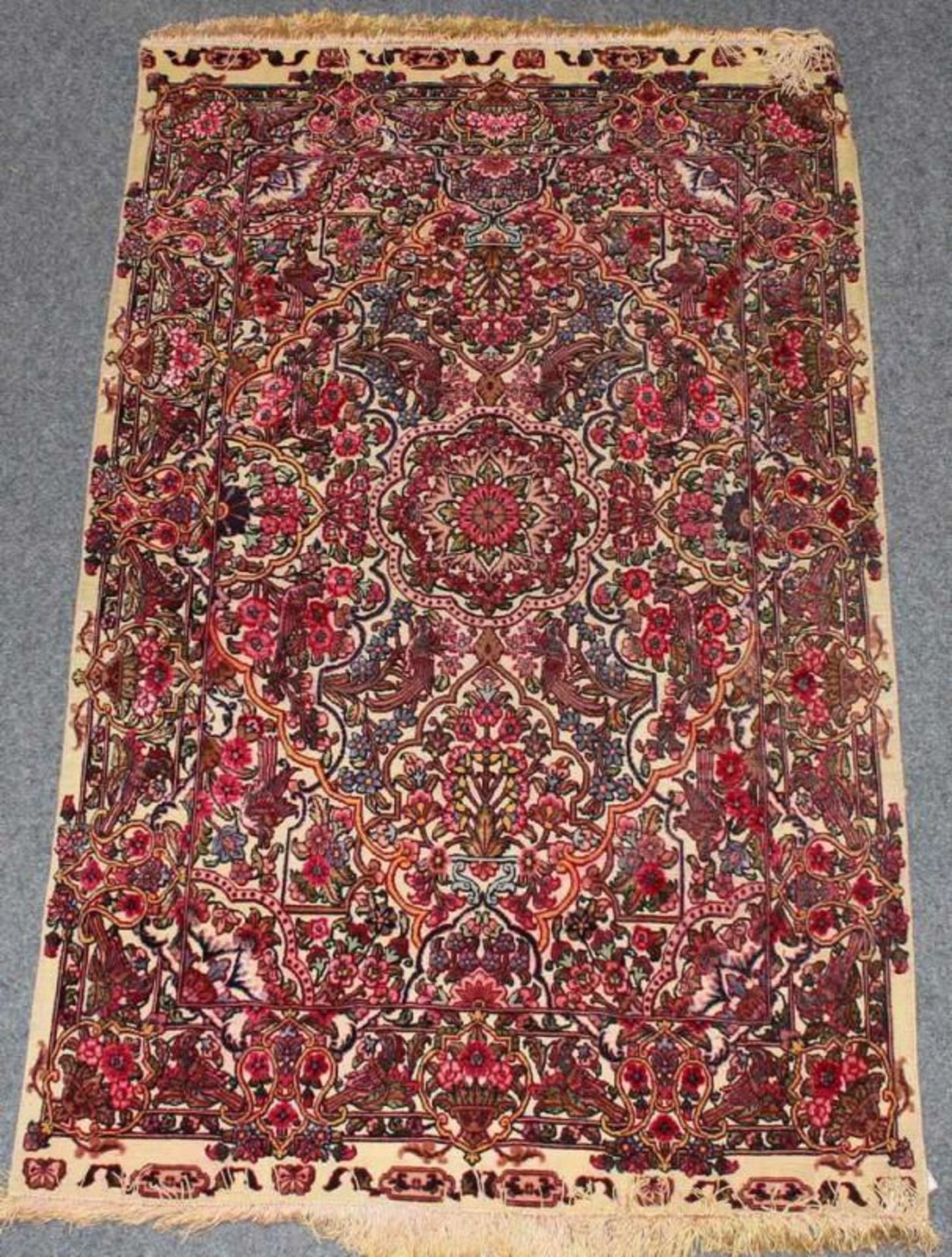 wohl Türkei, Wolle auf Seide/Brokat, ca. 1.51 x 0.96 m, an wenigen Stellen verfärbt 20.00 % buyer'