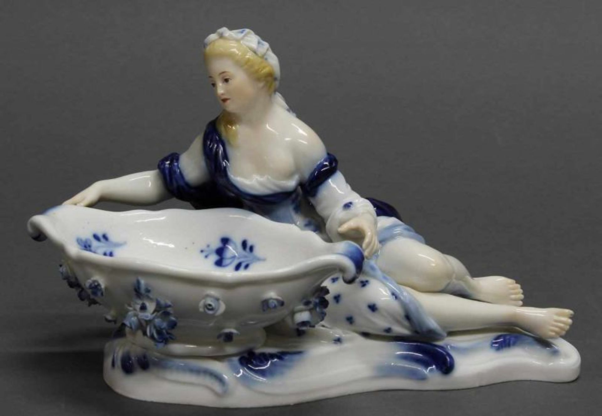 Figurensalière, "Rokokomädchen", Meissen, Schwertermarke, 1850-1924, 2. Wahl, Modellnummer 2875,