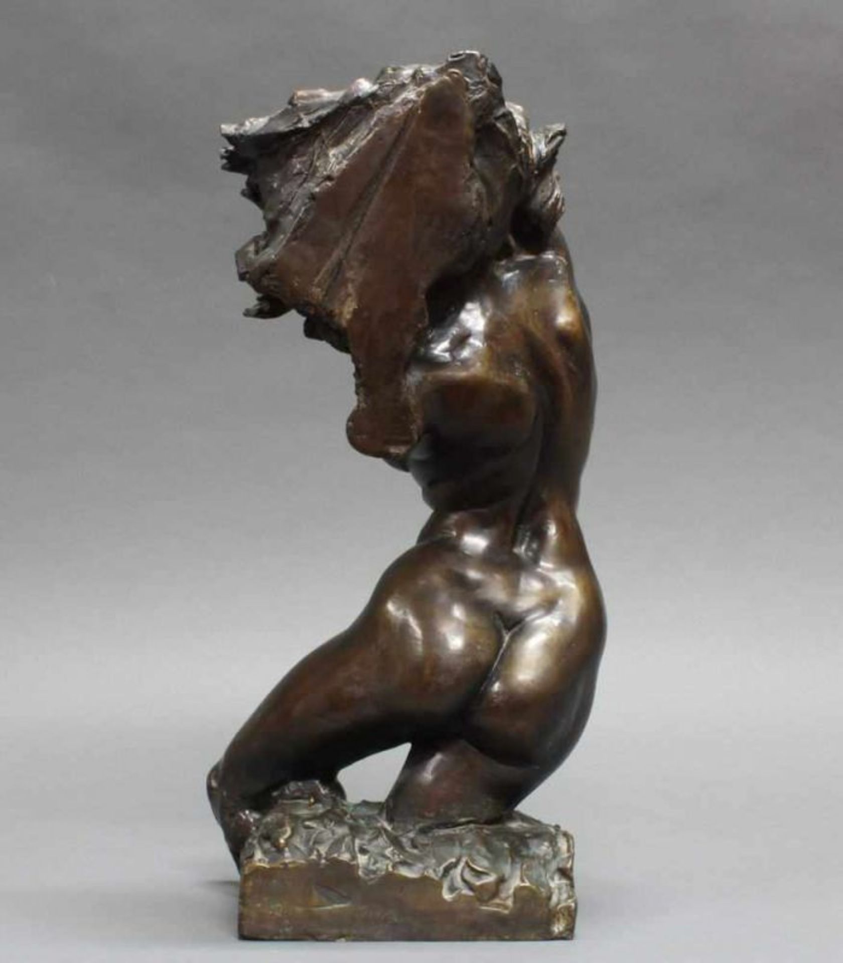 Bronze, "Nudo", bezeichnet Mongini, 42 cm hoch. Costanzo Mongini, 1918 Mailand - 1981 ebenda, - Image 3 of 6