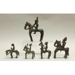 5 Reiterfiguren, Dogon, Mali, Afrika, Bronze/verlorene Form, 12.5 cm bis 22 cm hoch 20.00 % buyer'