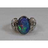 Ring, WG 585, 1 ovale Opal-Triplette, kleiner Diamant-Besatz, 4 g, RM 17.5 20.00 % buyer's premium