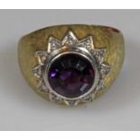 Ring, WG/GG 585, 1 runder facettierter Amethyst, 12 kleine Besatzdiamanten, 7 g, RM 18.5 20.00 %