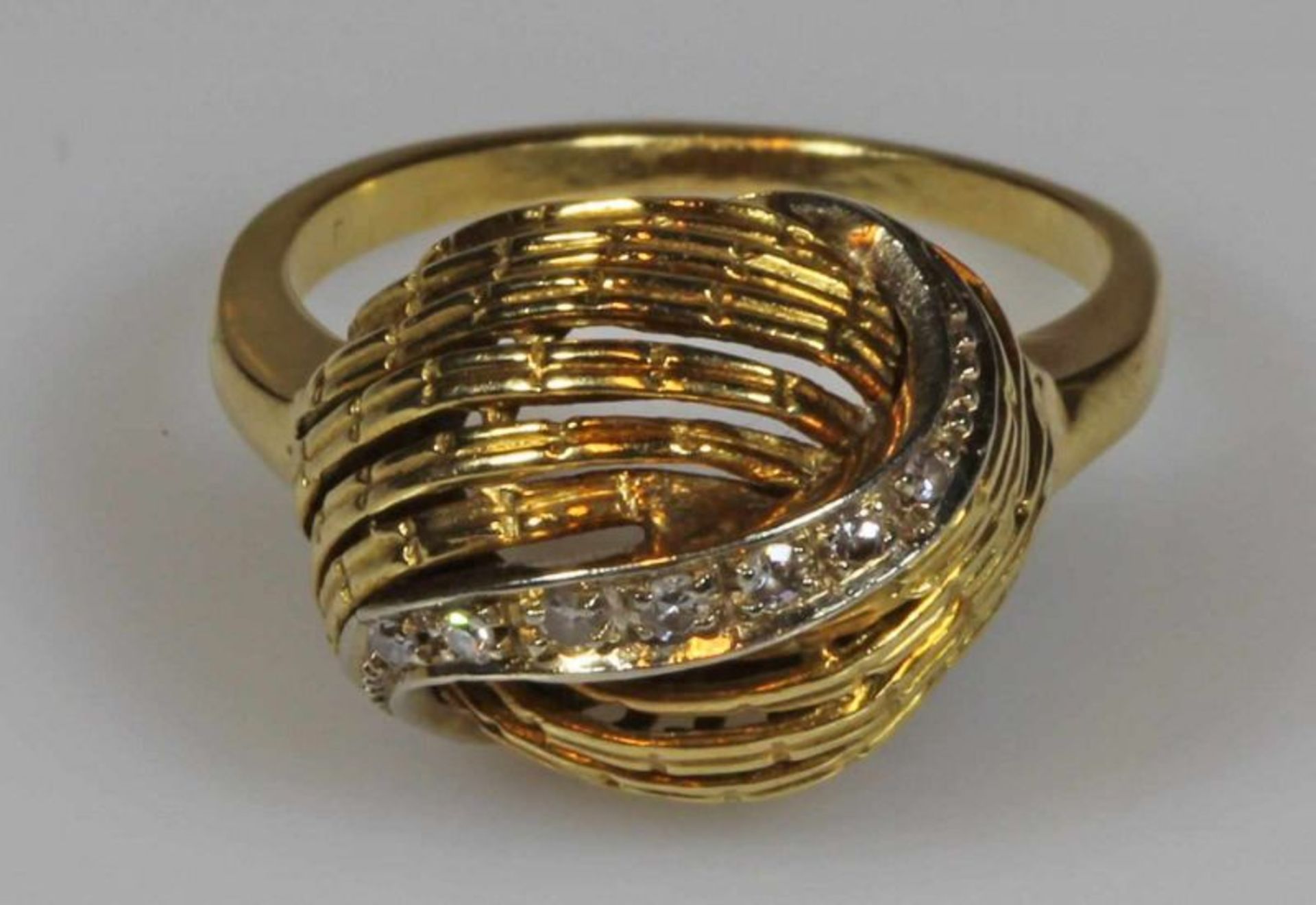 Ring, WG/GG 750, kleiner Diamantbesatz, 4 g, RM 17 20.00 % buyer's premium on the hammer price 19.00