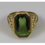 Ring, GG 585, 1 rechteckig facettierter grüner Turmalin, 12 g, RM 18 20.00 % buyer's premium on