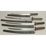 4 Wakizashi, Japan, 19. Jh., verschiedene Ausführungen, je mit Scheide, 60.5-80 cm hoch, starke