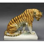 Porzellanfigur, "Sitzender Tiger", Schwarzburger Werkstätten für Porzellankunst, Pressmarke mit