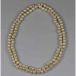 Perlenkette, 122 Akoya-Zuchtperlen ø ca. 6.5 mm, endlos, 94 cm lang 20.00 % buyer's premium on the